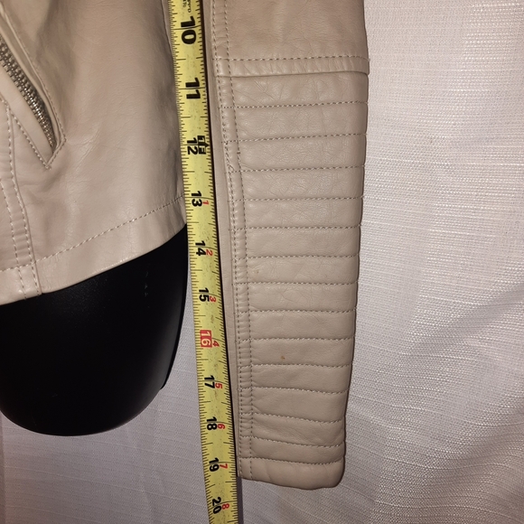 Metaphor Women's Tan Leather Jacket - Picture 13 of 13